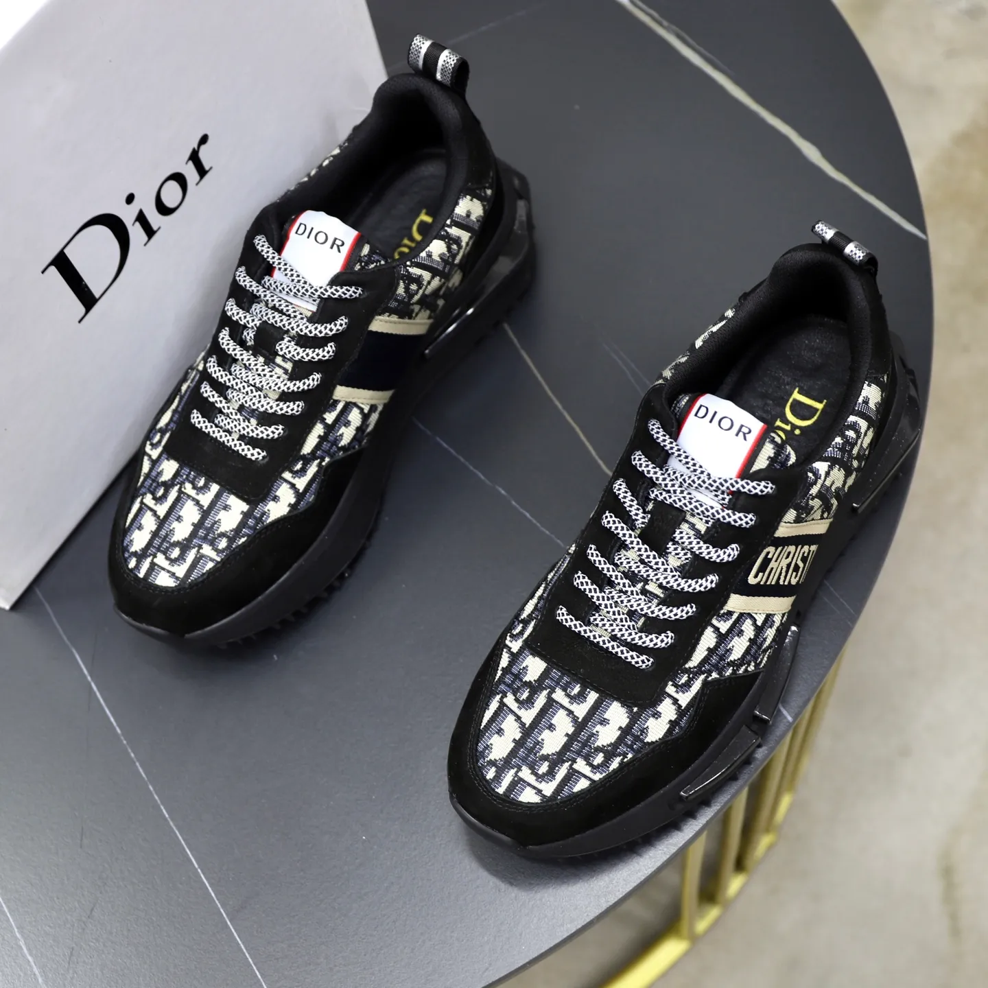 Ex-factory price: 462💰🙅‍♂️🙅‍♂️🙅‍♂️ Brand: Dior DIOR Standard code: 38-44 (45 customized) Grade: Same as the official website Material: Original material splicing Comfortable and breathable lining Lightweight and wear-resistant sports outsole Style category: Men's fashionable casual shoes Running sneakers Distinguished luxury brand elements Top luxury Color: actual picture color